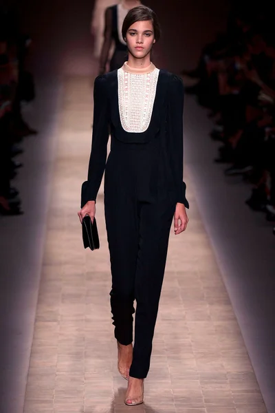 Look 15